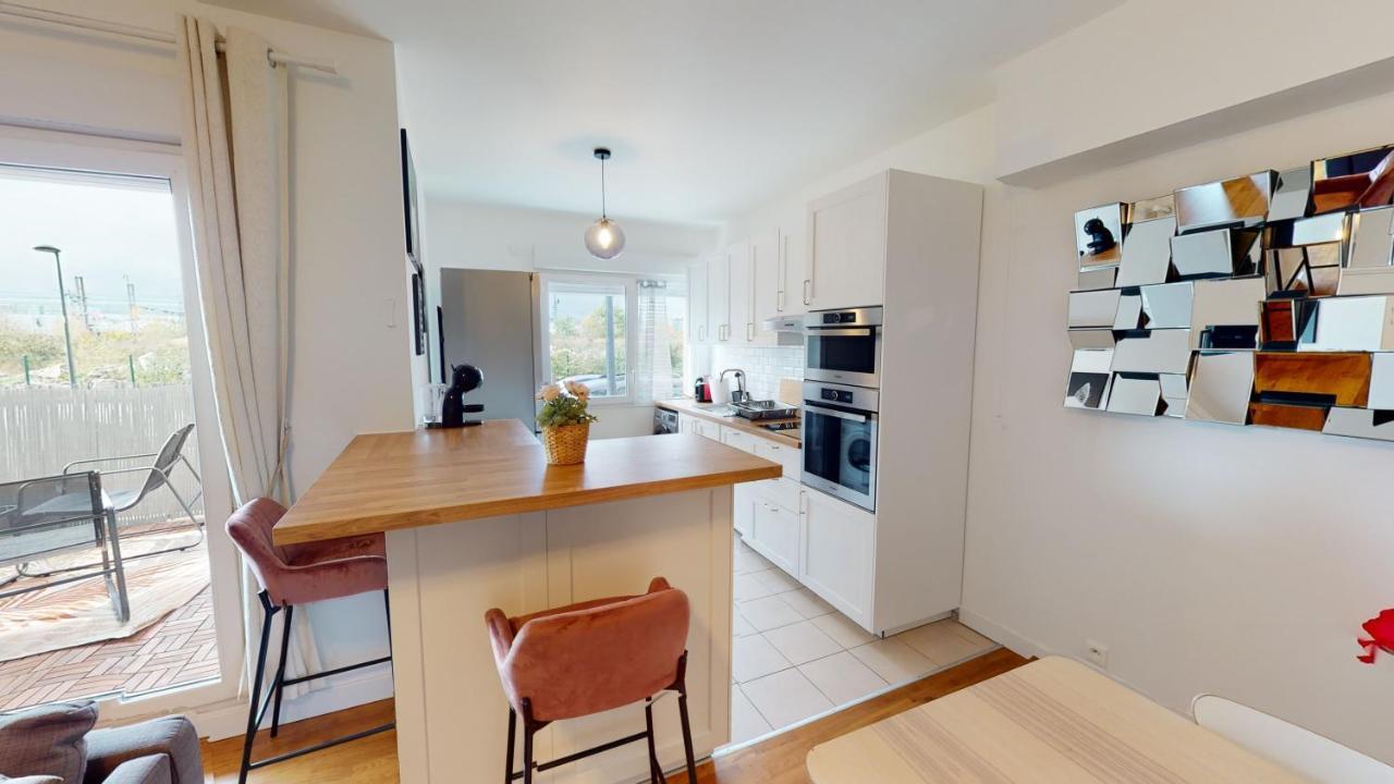 Live Like A Local Stylish 2Br With Balcony & Parking Apartment Saint-Denis  Exterior photo